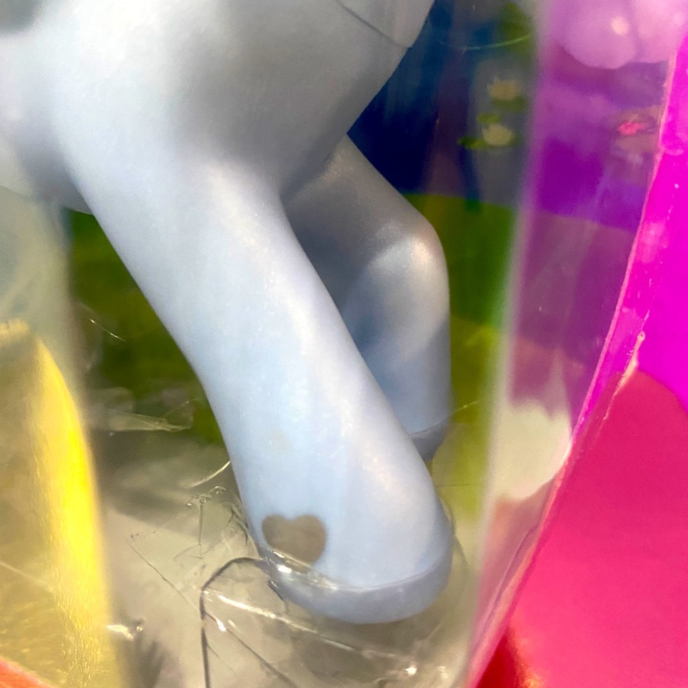 MY LITTLE PONY G3 NWT VTG 2005 CRYSTAL PRINCESS PEGASUS WINGED PONY SILVER GLOW - Picture 5 of 16